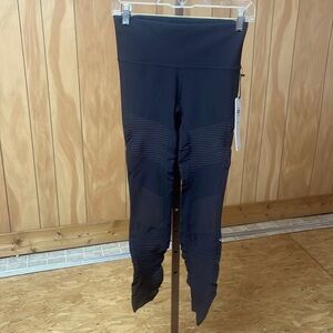 Alo Yoga seemless moto legging black small BNWT